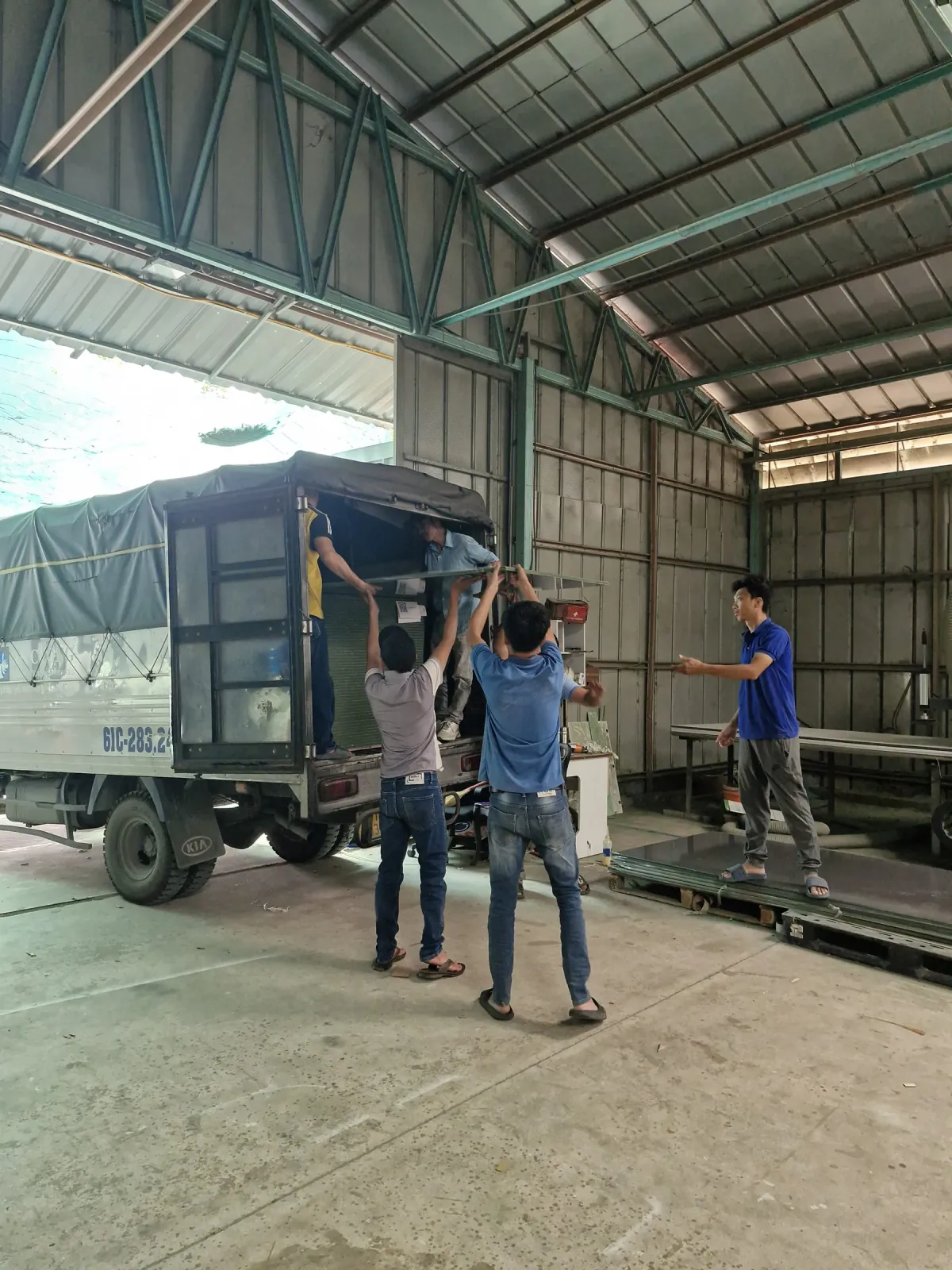 Vận chuyển nội thất từ xưởng BABYLON ra công trình