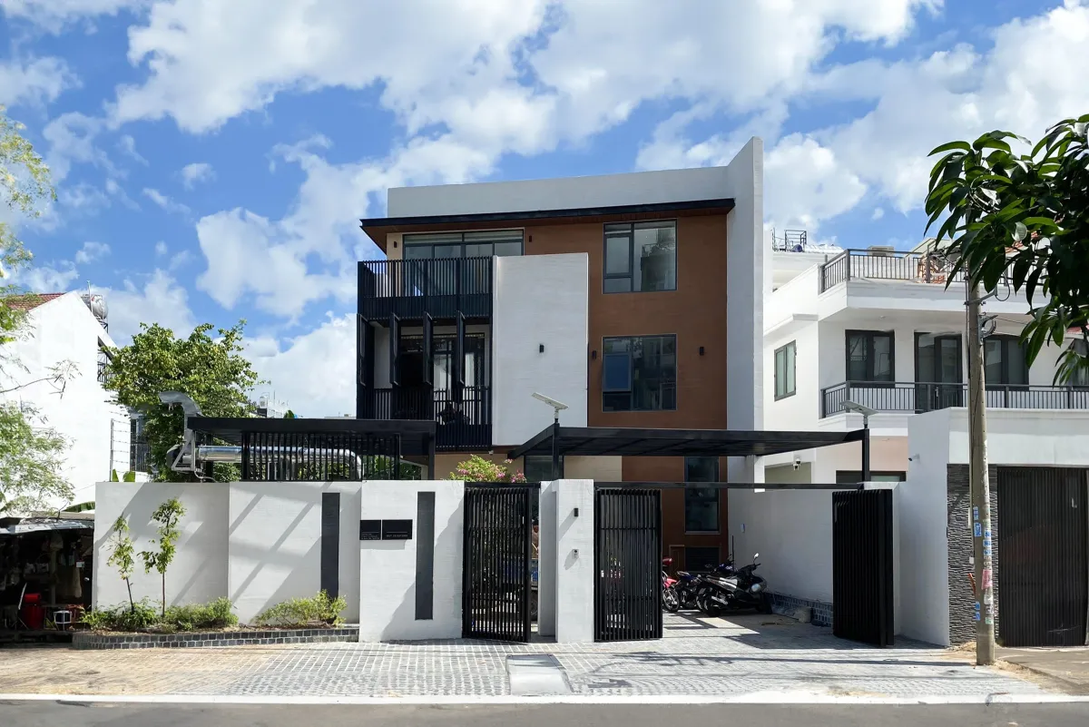 Mặt tiền BT Villa phong cách Modern ngoài trời nắng