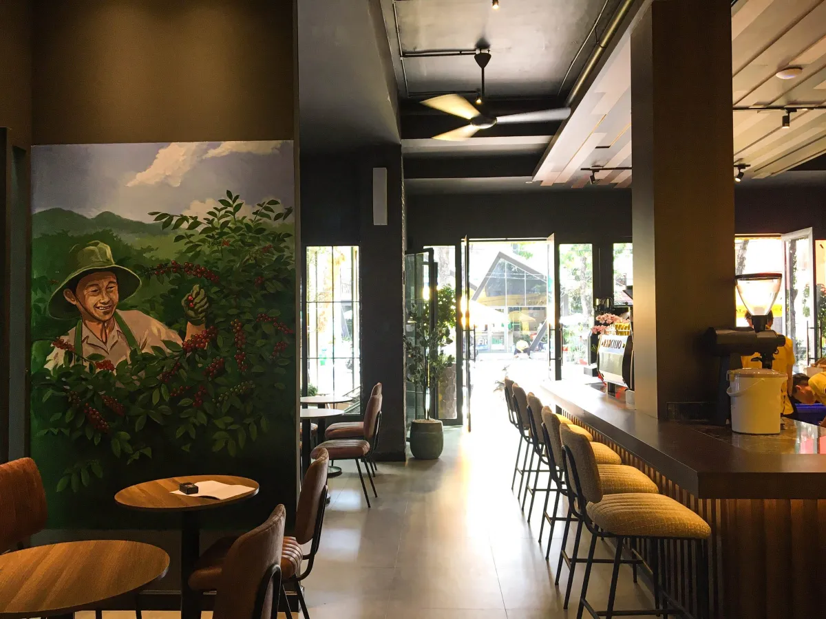 Tranh tường và quầy bar Cầu Đất Showroom